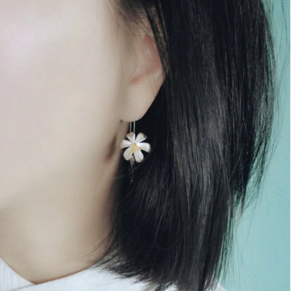 Beautiful 925 S Silver Flower long Earrings - Picture 14 of 16